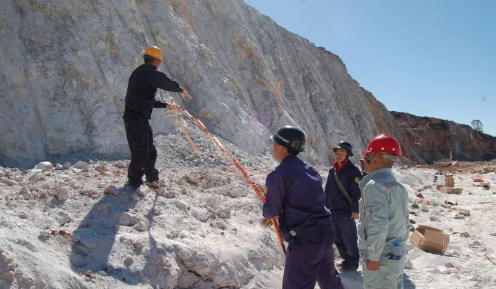 에멀젼 폭발성 복합 플라스틱 필름의 장점